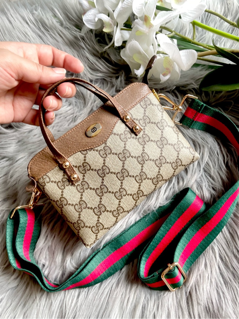 Authentic Gucci vintage GG canvas crossbody bag mini 89.01.020